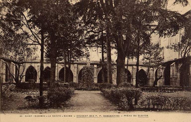 Saint-Maximin-la-Sainte-Baume - Couvent des P.P. Dominicains - Préau du Cloître