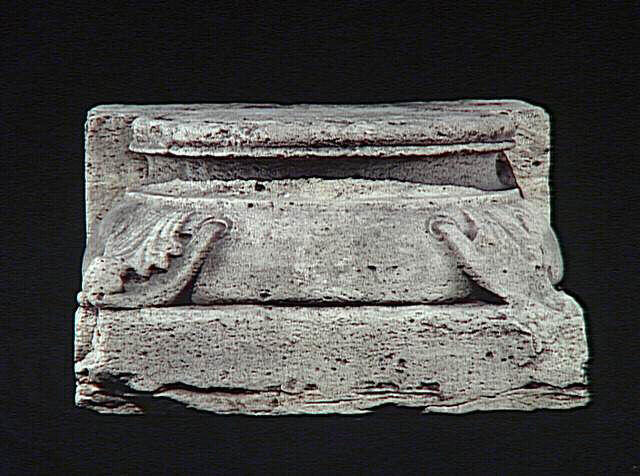 Base de grosse colonne engagée (église Saint-Jacques-de-la-Boucherie à Paris)