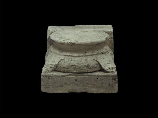 BASE DE GROSSE COLONNE ENGAGEE (EGLISE SAINT-JACQUES-DE-LA-BOUCHERIE A PARIS)