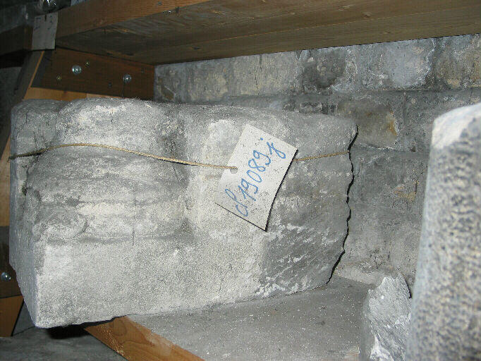 Base de grosse colonne engagée