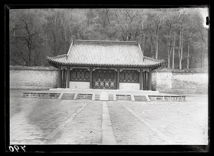 [Mandchourie, Liaoning]. Yong ling [Yongling], sépulture des ancêtres de la dynastie mandchoue au nord-ouest de Hing king [Xingjing]