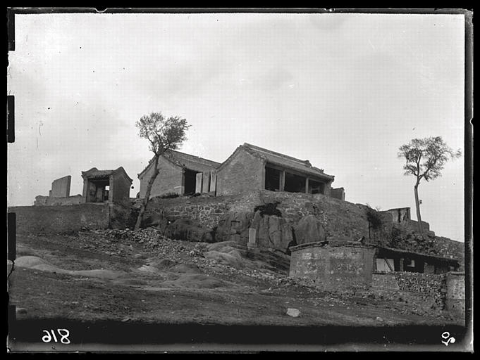 [Hebei]. Temple de la Mong-k'iang niu [Mengqiangnü] à Chan hai kouan [Shanhaiguan]