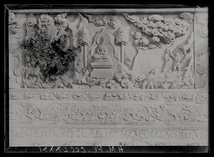 Beijing. Yuquanshan ('montagne de la fontaine de jade'),  bas-relief