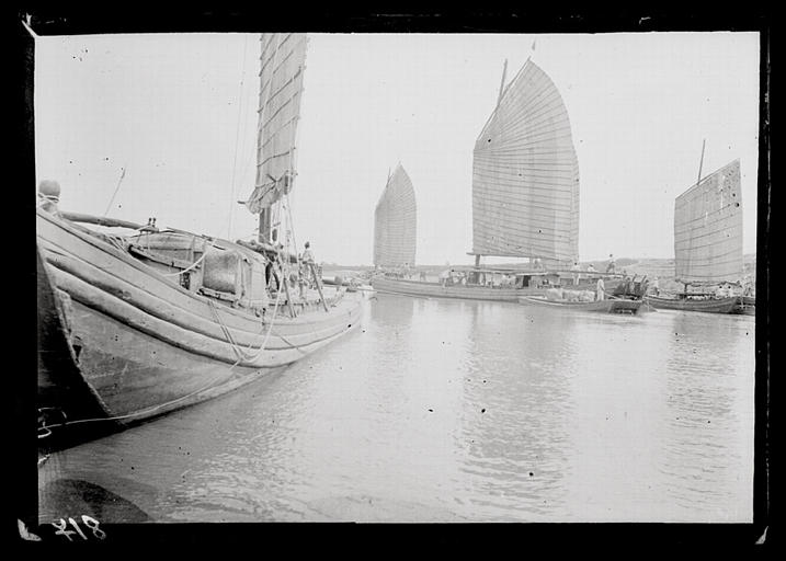 [Hebei]. Sur le grand canal dans la province de Tche-li [Zhili]
