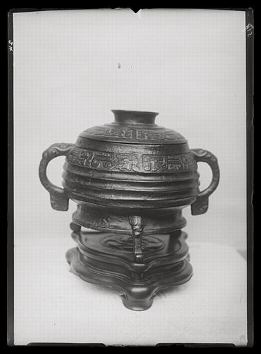 [Shandong] Chan-tong. Wei hien [Weixian], collection de M. Tchang Yu-ts'ong [Zhang Yucong], vase de bronze
