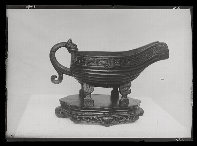 [Shandong] Chan-tong. Wei hien [Weixian], collection de M. Tchang Yu-ts'ong [Zhang Yucong], vase de bronze