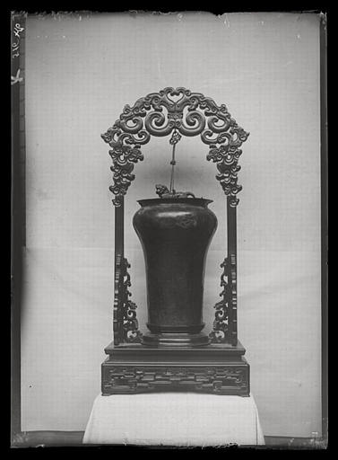 [Shandong] Chan-tong. Wei hien [Weixian], collection de M. Tchang Yu-ts'ong [Zhang Yucong], vase de bronze