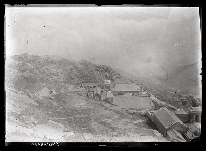 [Shandong]. Sur le haut du T'ai chan [Taishan]