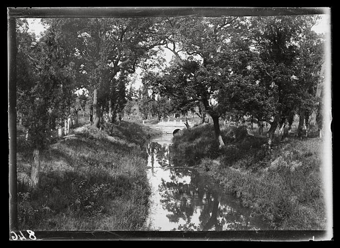 [Shandong]. [Qufuxian], sépulture de Confucius, la rivière Tchou [Zhu] DECV mission Edouard CHAVANNES 1907