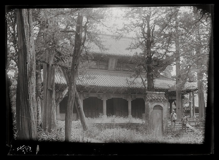 [Shandong]. Tseou hien [Zouxian], bâtiment principal du temple de Mencius