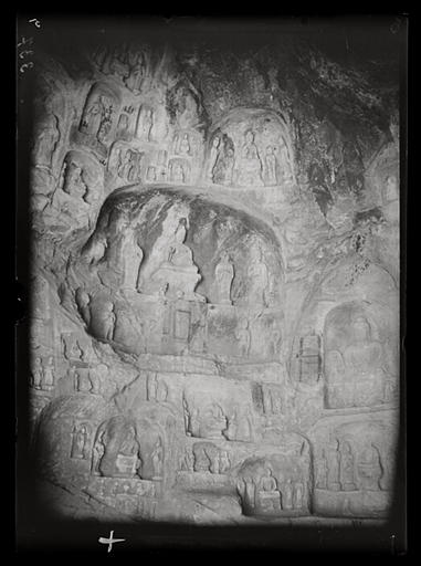 [Henan]. Long-men [Longmen], grotte Q, fond (I) (à gauche du n°336) [AP13288]