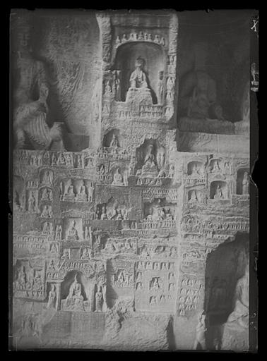 [Henan]. Long-men [Longmen], grotte X, Lao kiun tong [Laojundong], paroi du sud, partie basse II