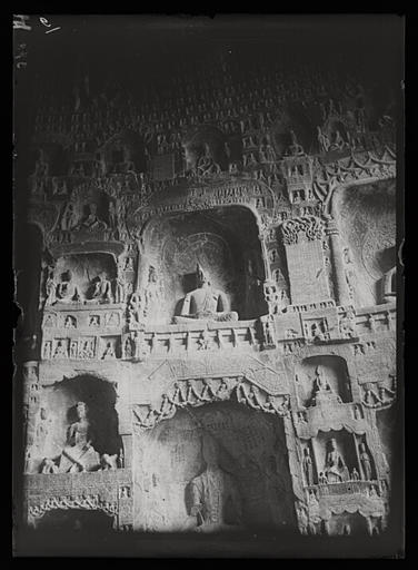 [Henan]. Long-men [Longmen], grotte X, Lao kiun tong [Laojundong], paroi du nord, partie haute III