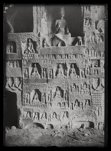 [Henan]. Long-men [Longmen], grotte X, Lao kiun tong [Laojundong], paroi du nord, partie basse V