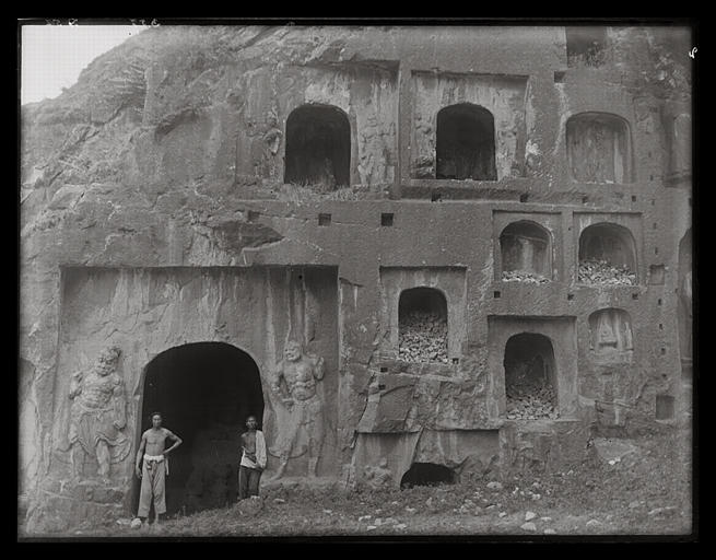 [Henan]. Long-men [Longmen], niches dans le roc (à gauche du n°356) [AP13502]