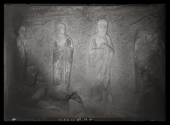 [Henan]. Long-men [Longmen], grotte dans le temple K'an king sseu [Kanjingsi], les arhats