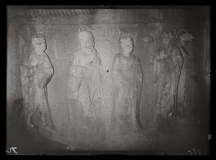 [Henan]. Long-men [Longmen], grotte dans le temple K'an king sseu [Kanjingsi], les arhats