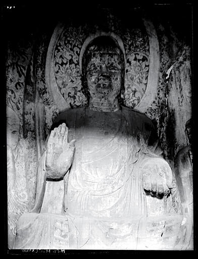 [Henan]. [Longmen], Pin-yang tong [Binyangdong], grotte méridionale, autel de l'ouest