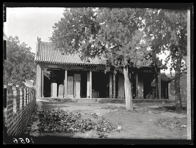 [Shaanxi]. [Zhichuan] temple funéraire de Sseu-ma Ts'ien [Sima Qian]