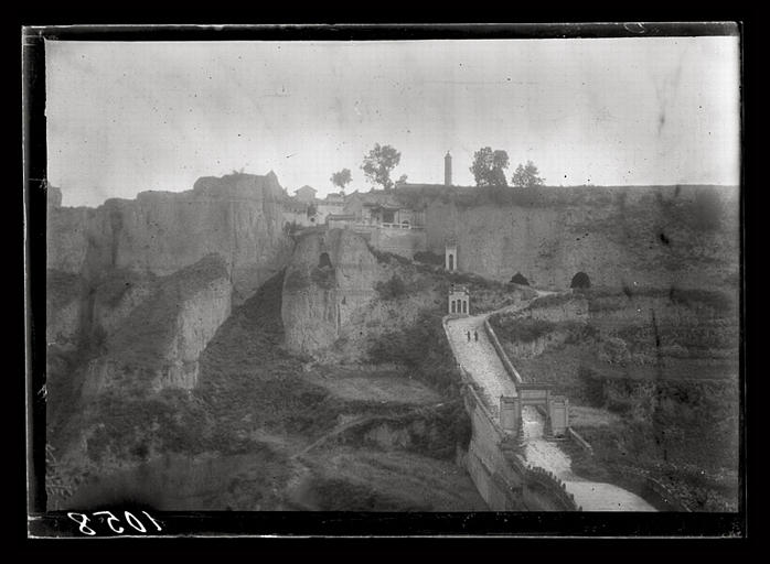 [Shaanxi] Chàn-si. Au nord de Han-tch'eng hien [Hanchengxian], sur la route de Long-men [Longmen]