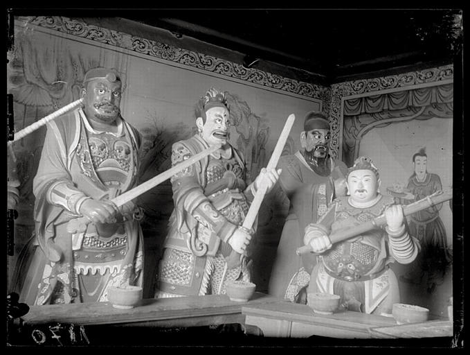 [Shanxi] Chan-si septentrional. Acolytes du dieu Hiuan-wou [Xuanwu] (à gauche du n°1167) [cf. AP13051]