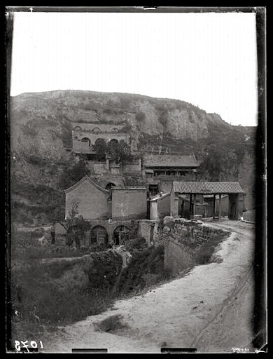 [Shanxi]. Temple de Kouan ti [Guandi] au bas de la montée du Han heou ling [Hanhouling]