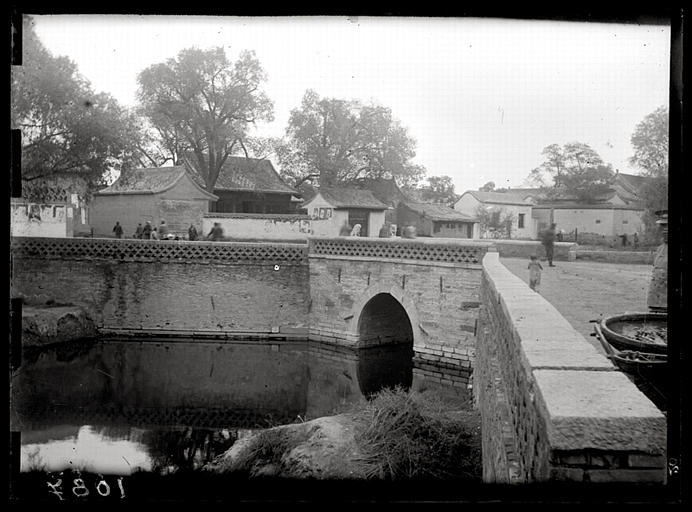 [Shanxi]. T'ai-yuan fou [Taiyuanfu], Kieou sien k'iao [Jiuxianqiao] (Pont des neuf immortels)