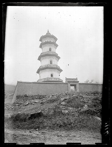 [Shanxi]. Wou t'ai chan [Wutaishan] (groupe du centre), temple Tchou-lin sseu [Zhulinsi]