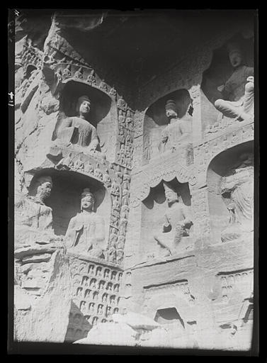 [Shanxi]. Yun-kang [Yungang], grotte n°12, paroi occidentale et partie occidentale de la paroi du fond