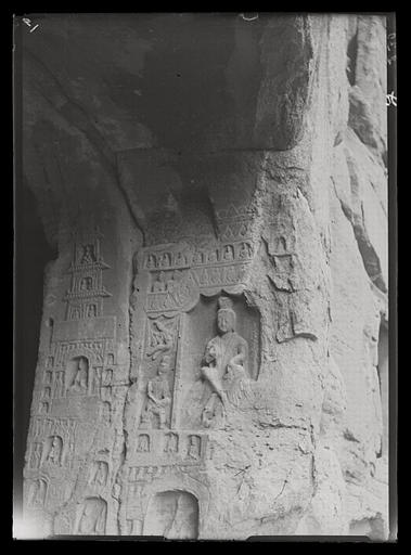 [Shanxi]. Yun-kang [Yungang], avant-dernière des grottes situées à l'est du temple, face orientale de l'embrasure de l'entrée