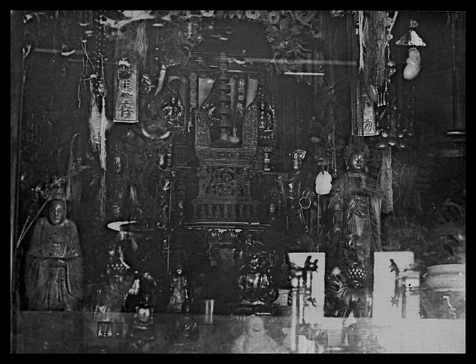 [Zhejiang] Tchö-kiang. Ning-po [Ningbo], A-yu-wang sseu [Ayuwangsi], intérieur du Che-li-tien [Shilidian]