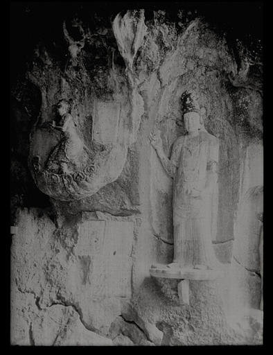 [Zhejiang] Tchö-kiang. Hang-tcheou [Hangzhou], Yen-sia-tong [Yanxiadong], Kouan-yin [Guanyin], entrée côté droit