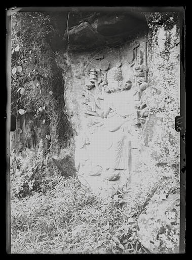 Sichuan. Jiading, sculptures rupestres du Longhongsi, détail : le bodhisattva Guanyin aux Mille Bras