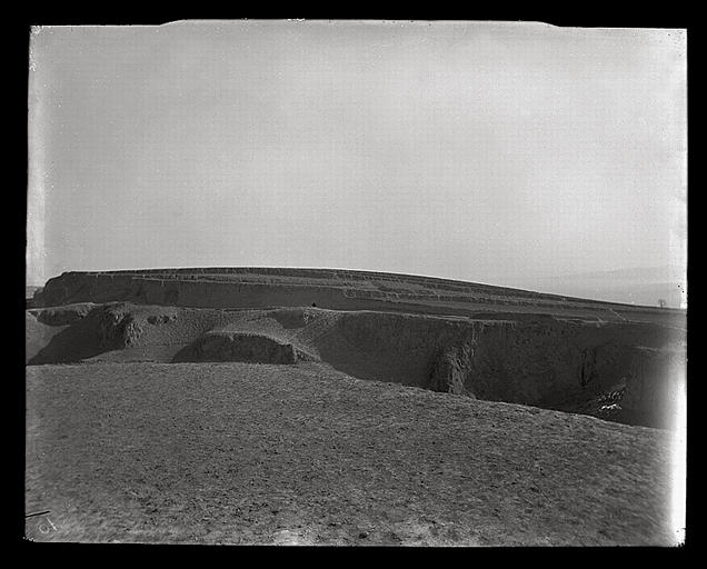 [Henan]. Ling-pao hien [Lingbaoxian], col du Han-kou kouan [Hanguguan]