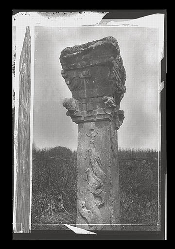 [Sichuan] Sseu-tch'ouan. K'iu hien [Quxian], pilier 'oriental', face interne, 'Le Dragon vert'