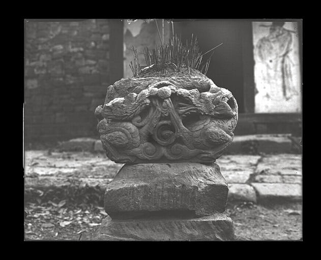 [Sichuan] Sseu-tch'ouan. Yun ting chan [Yundingshan], brûle-parfums en pierre