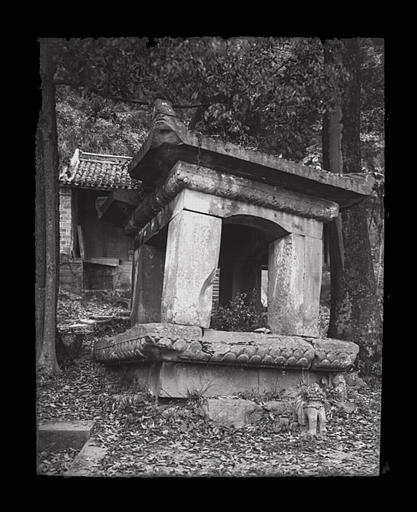 [Sichuan] Sseu-tch'ouan. Yun ting chan [Yundingshan], tombes de religieux bouddhistes