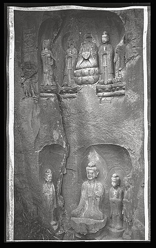 [Sichuan] Sseu-tch'ouan. Mien tcheou [Mianzhou], Si chan kouan [Xishanguan], niche sculptée de style T'ang [Tang]