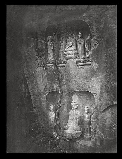 [Sichuan] Sseu-tch'ouan. Mien tcheou [Mianzhou], Si chan kouan [Xishanguan], niche sculptée de style T'ang [Tang]