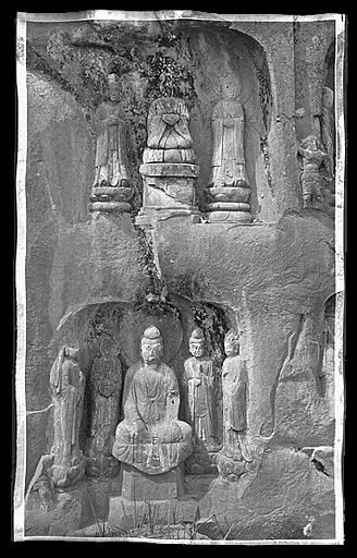 [Sichuan] Sseu-tch'ouan. Mien tcheou [Mianzhou], Si chan kouan [Xishanguan], niche sculptée de style T'ang [Tang]