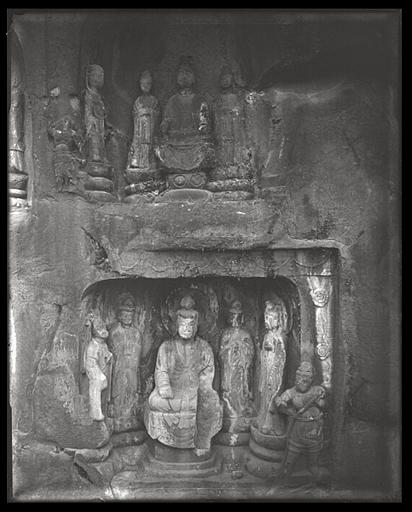 [Sichuan] Sseu-tch'ouan. Mien tcheou [Mianzhou], Si chan kouan [Xishanguan], niche sculptée de style T'ang [Tang]