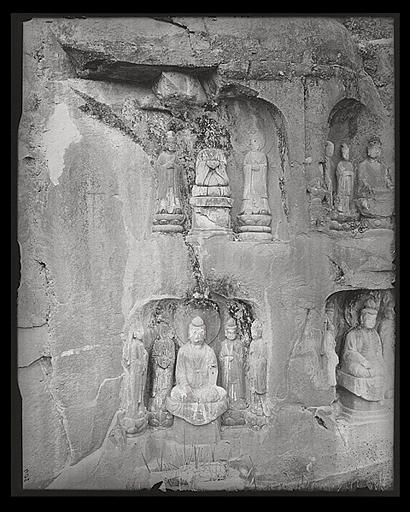 [Sichuan] Sseu-tch'ouan. Mien tcheou [Mianzhou], Si chan kouan [Xishanguan], niche sculptée de style T'ang [Tang]