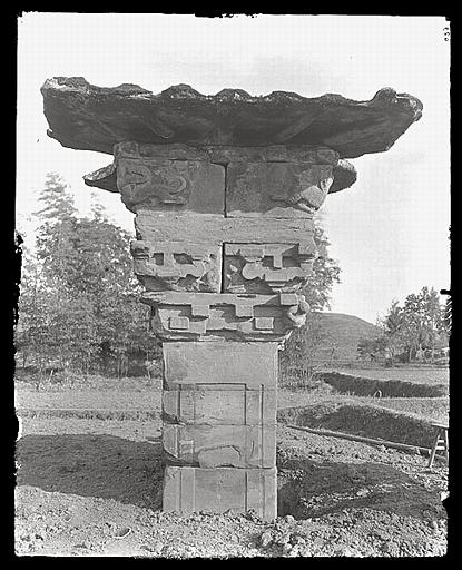 [Sichuan] Sseu-tch'ouan. Mien tcheou [Mianzhou], piliers de P'ing Yang [Pingyang], pilier de gauche, face interne