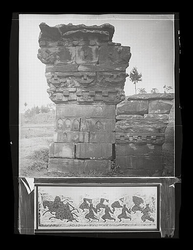 [Sichuan] Sseu-tch'ouan. Mien tcheou [Mianzhou], piliers de P'ing Yang [Pingyang], pilier de droite, face antérieure