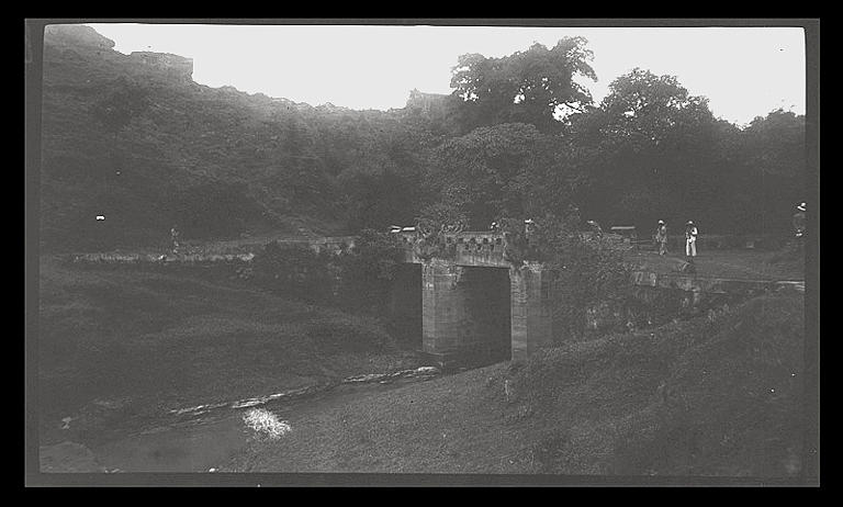 [Sichuan]. Pont sur un ruisseau en aval de Kia-ting [Jiading]