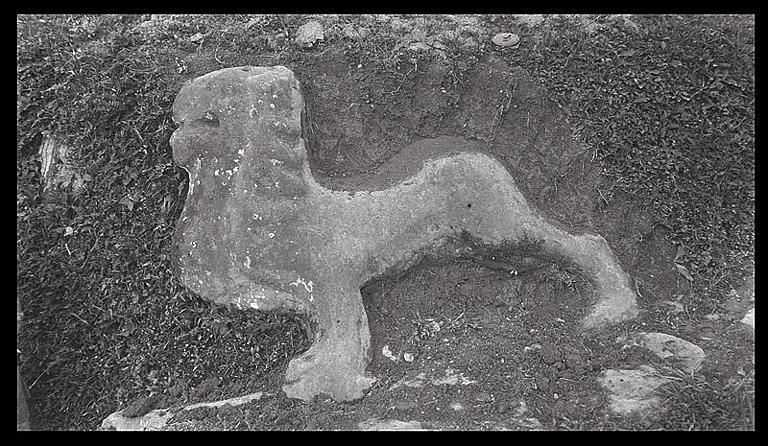 [Sichuan] Sseu-tch'ouan. Lou-chan hien [Lushanxian], sépulture de Fan Min, lion ailé