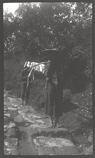 [Sichuan]. Route de Ning-yuan fou [Ningyuanfu] au Ya long [Yalong], la chaise du topographe