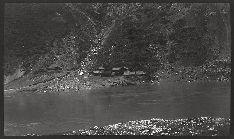 [Sichuan]. Bac du Ya long [Yalong], vue prise de la rive gauche
