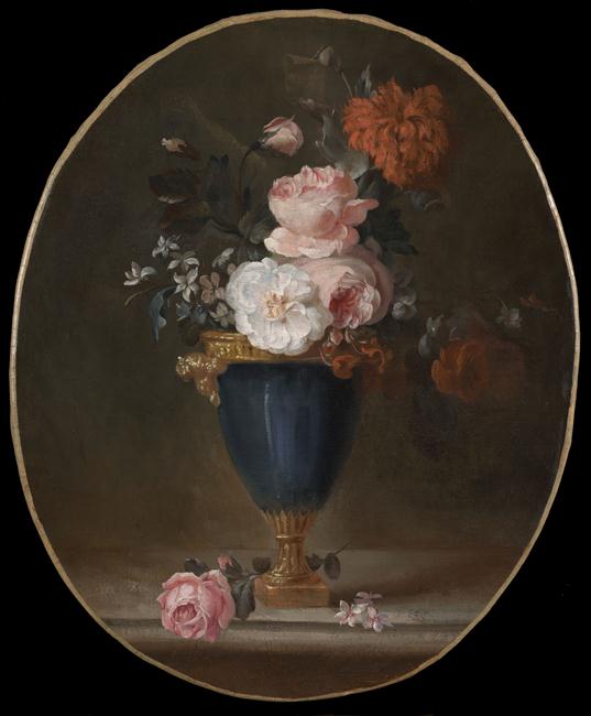Fleurs dans un vase de porcelaine