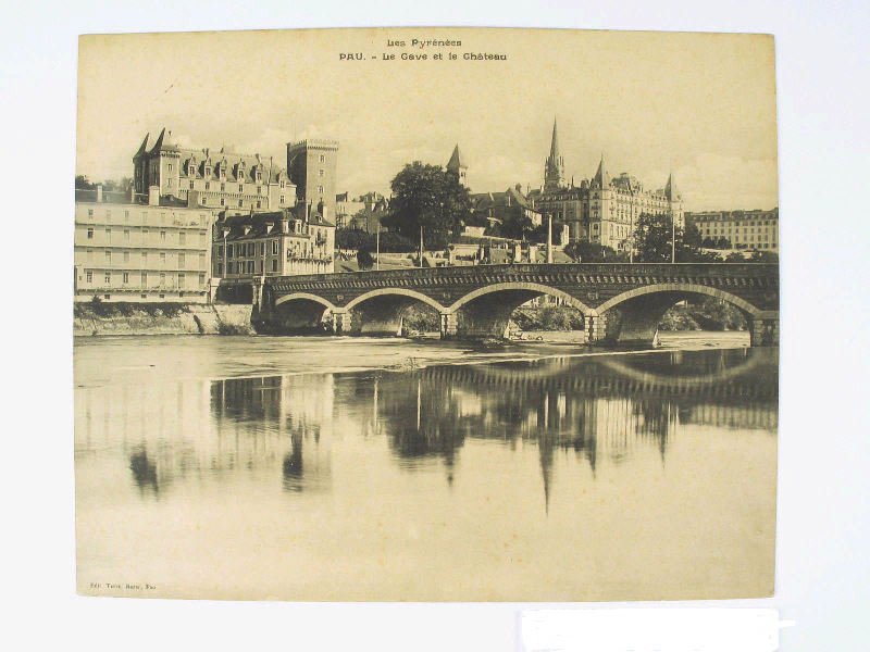 Château de Pau pris du pont de Jurançon